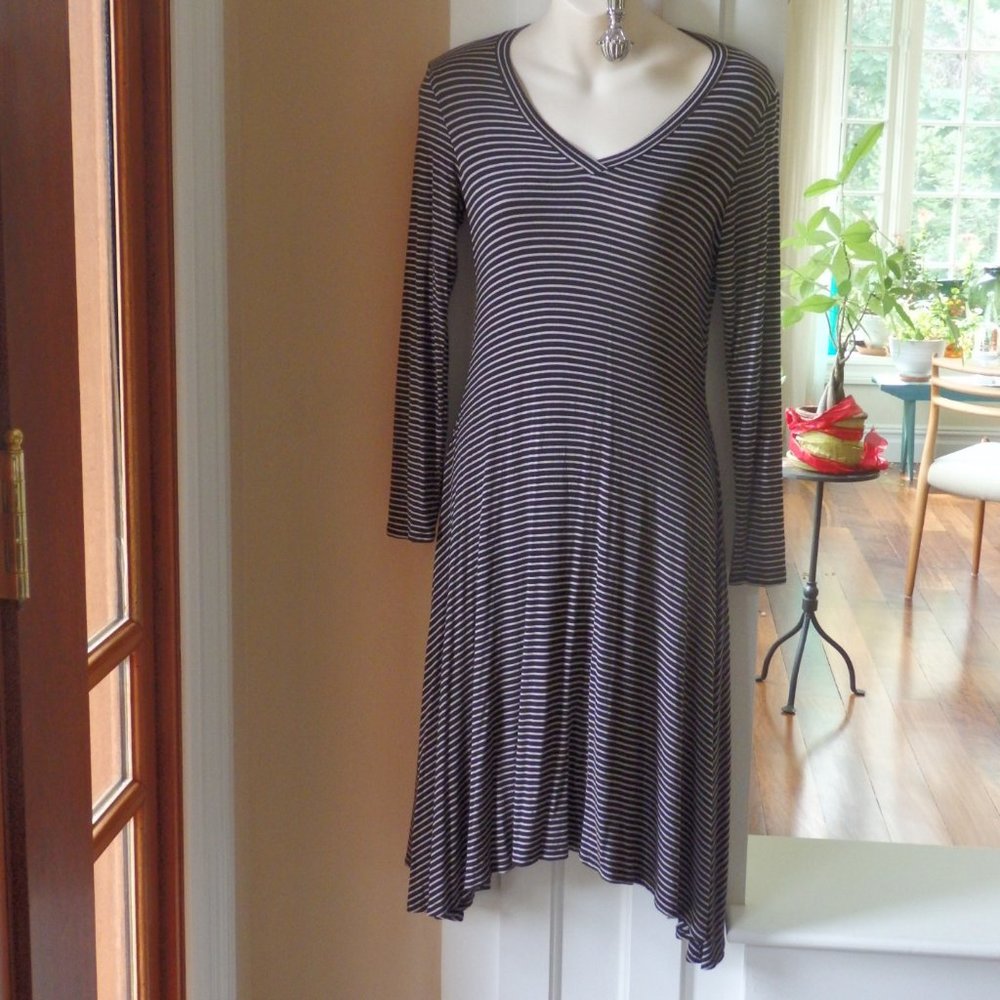 24/7  Comfort Apparel v neck stripe midi dress M
